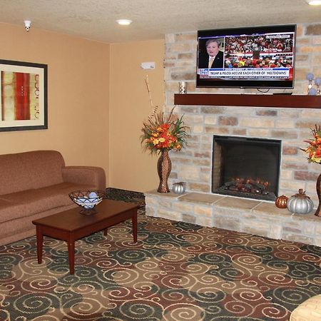 Castle Rock Inn & Suites - Quinter Buitenkant foto